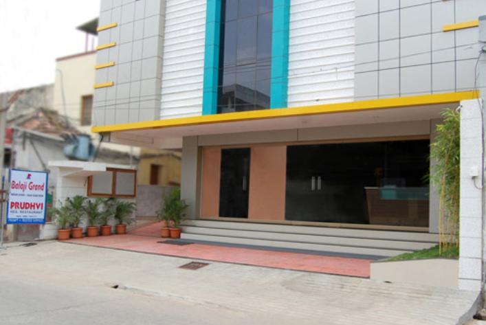 Balaji Grand Hotel Kākināda Eksteriør billede