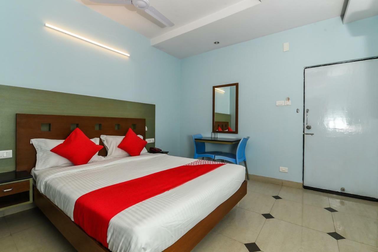 Balaji Grand Hotel Kākināda Eksteriør billede