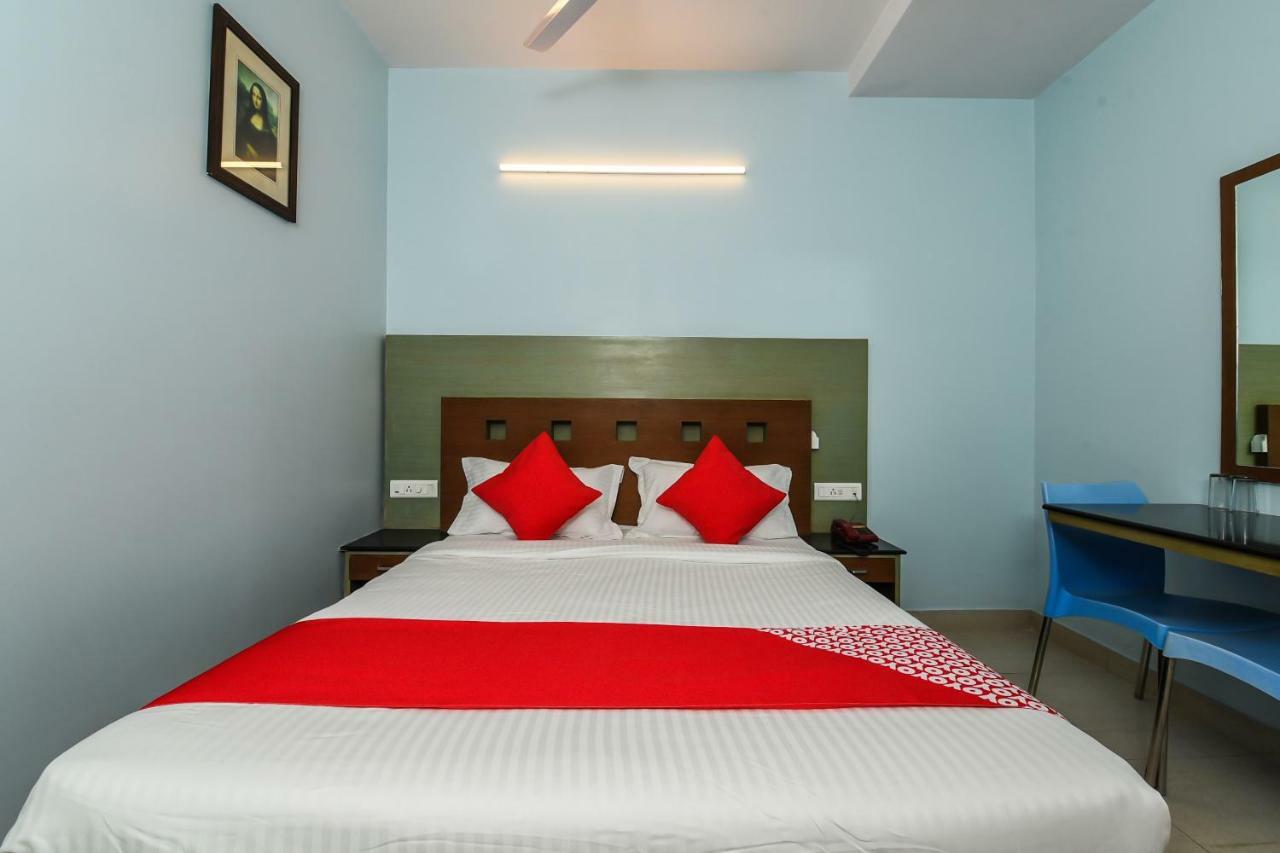 Balaji Grand Hotel Kākināda Eksteriør billede