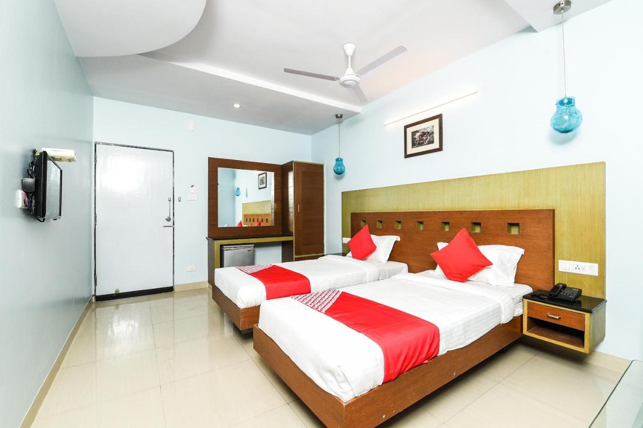 Balaji Grand Hotel Kākināda Eksteriør billede