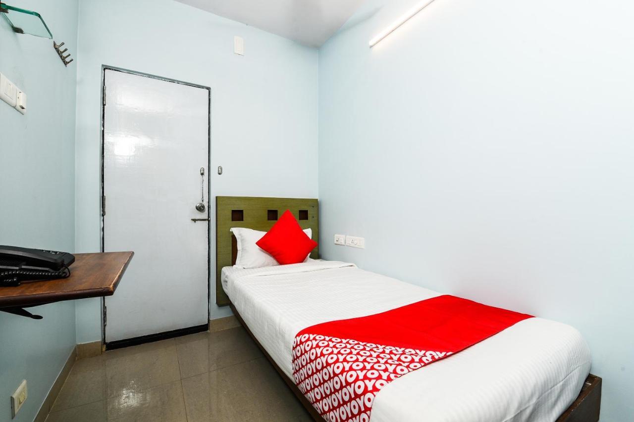Balaji Grand Hotel Kākināda Eksteriør billede